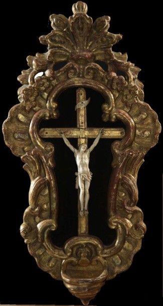 null Christ janséniste en ivoire d'époque XVIIème siècle dans un cadre en bois doré...