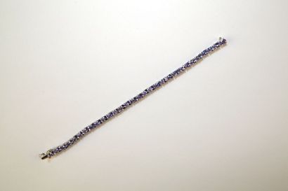 null Bracelet en argent orné de tanzanites. Poids brut 16,2 g.