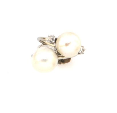 null Bague en or gris ornée d'une perle fine bouton, diamètre 10 à 11 mm (certificat...