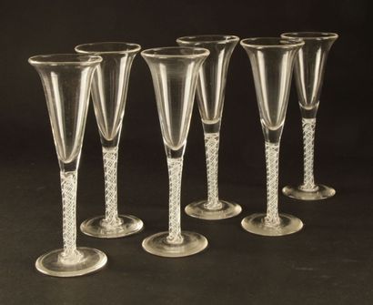 null Lot de 6 verres à « twist » blanc

Pays-Bas ou Angleterre, XVIIIe siècle

H....