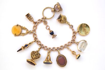 Magnifique bracelet en or, orné de 9 cachets...