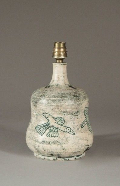 null Jacques BLIN (1920-1995) Lampe de forme pansue en céramique émaillée à décor...