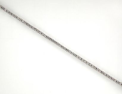 null Bracelet ligne en or gris orné de 3,3 cts de diamants. Poids brut : 10,5 g.