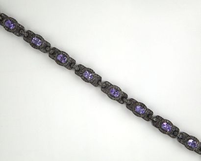 null Bracelet en argent orné de diamants et de tanzanites. Poids brut : 17,3 g.