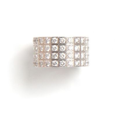 null CARTIER - Large anneau en or gris ornée de 3 rangs de diamants 10 cts envir...