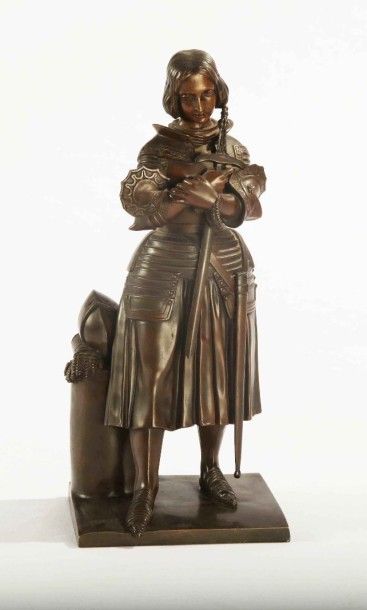 null Figure en bronze patiné représentant Jeanne d'Arc.


D'après Marie d'Orléans


H...