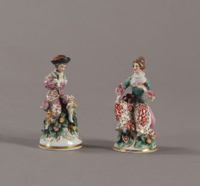 Couple en porcelaine italienne. 
Epoque XIXème...