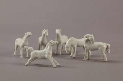 null 6 petits chevaux en porcelaine émaillée blanc.

Epoque XIXème siècle.