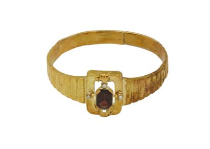 null Bracelet en or jaune rigide orné d'une pierre rouge et de petites perles