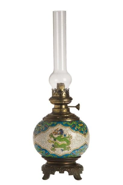 LONGWY LONGWY

Vase boule monté en lampe à pétrole à décor aux émaux polychromes...
