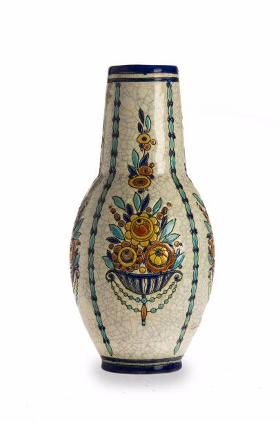 LONGWY LONGWY

Vase ovoïde à haut col droit art déco à décor aux émaux polychromes...