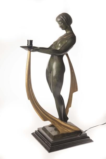 null Femme nue vers 1930

Portrait régule globe sur un socle. 

H : 80 cm