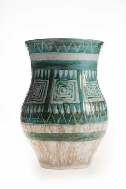 ALLIX ALLIX

Grand vase céramique émaillé à décor géométrique

H. : 31 cm, D. : 20...