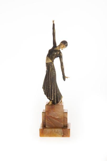Dimitri CHIPARUS Dimitri CHIPARUS (1886-1947)

La danseuse

Sculpture chryséléphantine,...