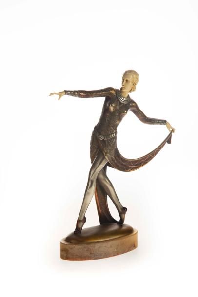 Josef LORENZL Josef LORENZL (1892-1950)

Danseuse

Sculpture chryséléphantine en...