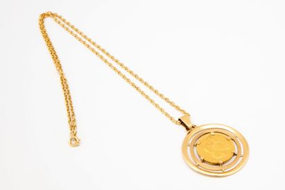 Chaîne Chaîne en or ornée d'une médaille ornée d'un 20 Franc Napoélon III

Poids...
