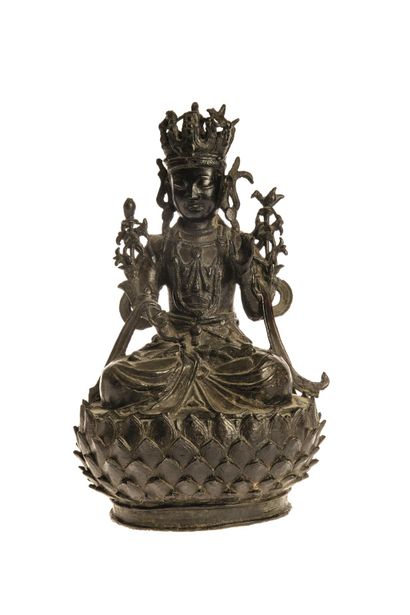 null CHINE - XVIIe siècle
Bouddha en bronze, assis en vajrasana sur une double base...