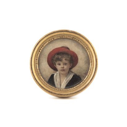 null ECOLE FRANCAISE DU XIXe
Miniature ronde
Portrait d'un enfant au chapeau rouge.
Traces...
