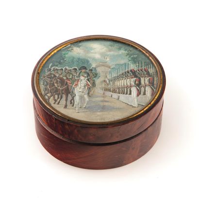 null J. VAN DRIESTON (1853 Lille)
Boîte ronde en loupe ornée d'une miniature
11 x...