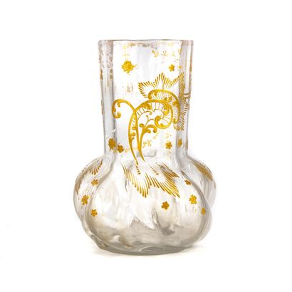 VERRERIE Vase à décor émaillé doré
H. : 20 cm