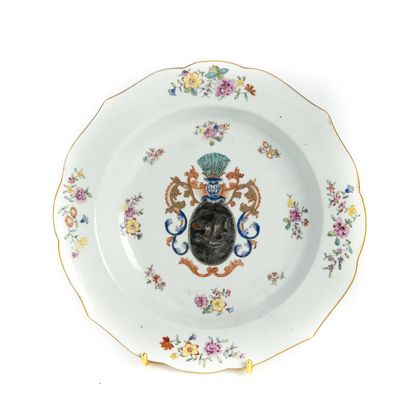 COMPAGNIE DES INDES COMPAGNIE DES INDES Assiette en porcelaine de Chine à décor d'un...