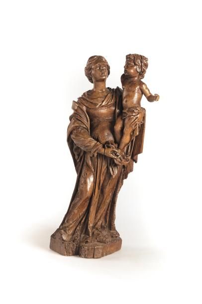 Vierge à l’Enfant en bois sculpté.
