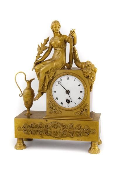 Pendule en bronze doré à décor d’une femme drapée accompagnée d’une ancre, d’une...