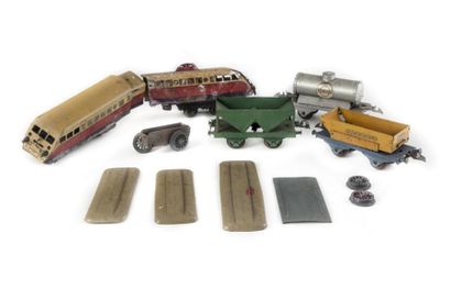 HORNBY HORNBY - Lot de divers matériels roulants dont 3 wagons en état de marche...