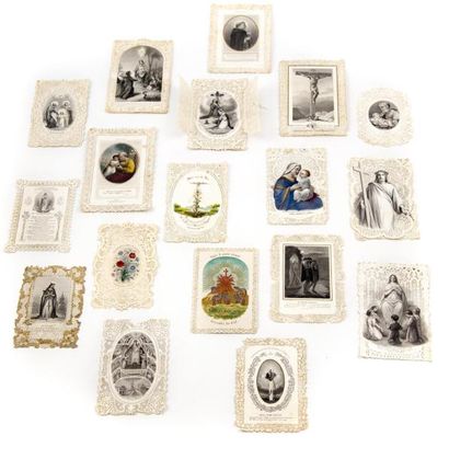 IMAGES PIEUSES Boite d'images pieuses et de première communion en papier ajouré
