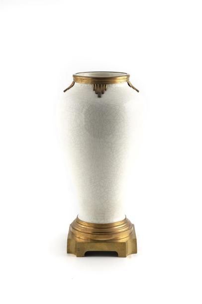 GRAND VASE Manufacture de la Louvière Grand vase couleur crème craquelé monture en...