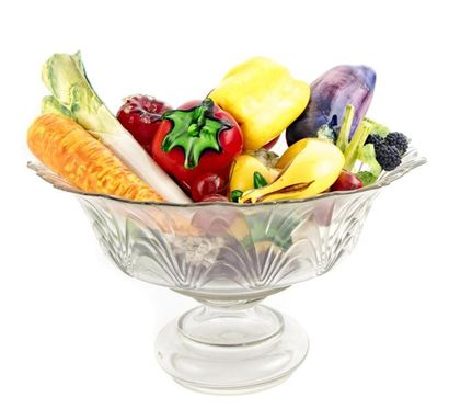 VERRE DE MURANO Coupe sur pied en verre ornée d'un ensemble de fruits et légumes...