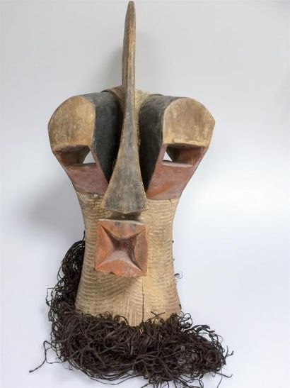 masque africain Masque africain en bois polychrome