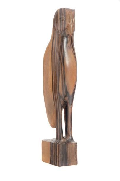 R. DOUVILLE R. Douville (1915-1981) sculpture " Le Hibou" en bois sculpté H. : 34...