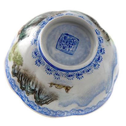 null CHINE - Petit bol en porcelaine à décor de paysage