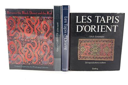 null Lot de 4 livres dont :
- Between the Black Desert and The Red / Turkmen Carpets...