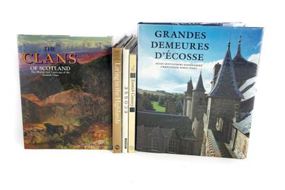 null Lot de 5 livres dont :
- The Clans of Scotland par Micheil MacDonald Ed; Regency...