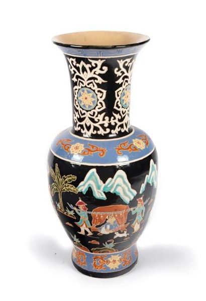 null CHINE - Grand vase en faïence
Travail moderne
H. : 80 cm