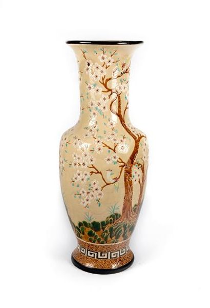 null CHINE - Grand vase en faïence
Travail moderne
H. : 104 cm