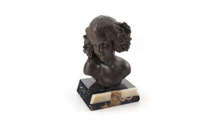 null Buste de femme " La Faunesse " en bronze à patine brune signé Real del Sarte,...