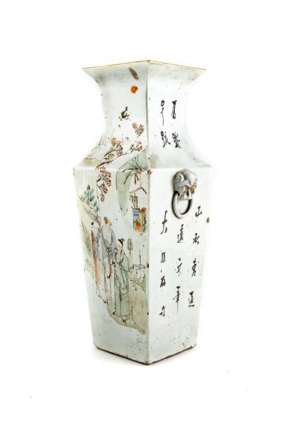 CHINE CHINE - Vase en porcelaine. H. : 42 cm