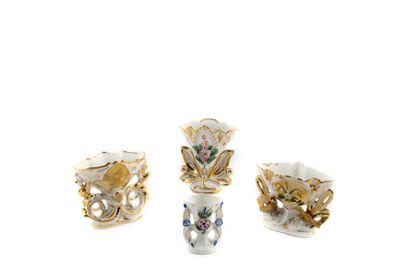 VASES DE MARIAGE Ensemble de 4 vases de mariage en porcelaine de Paris