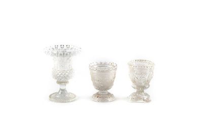 VASES EN CRISTAL TAILLE 3 vases en cristal taillé à décor gothique et pointe de diamant...