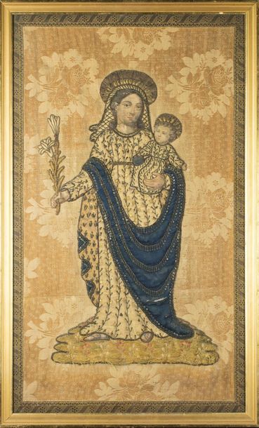 VIERGE A L'ENFANT Broderie en fils de soie polychrome et d'or représentant la Vierge...