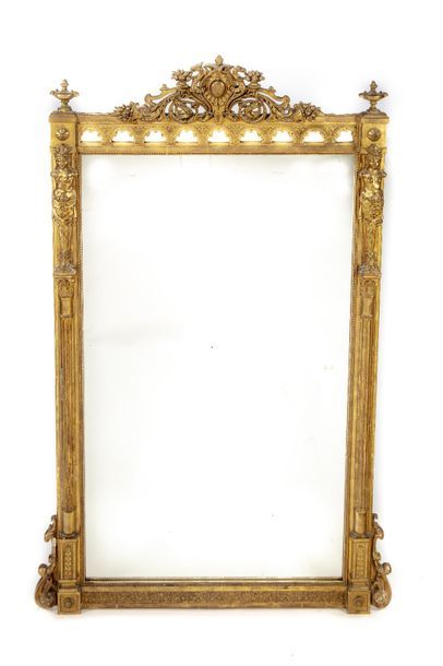 MIROIR EN BOIS SCULPTE Grand miroir de dessus de cheminée en bois sculpté et doré...