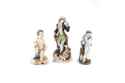 PORCELAINE DE PARIS PARIS Trois statuettes porte-plumes en porcelaine polychrome,...