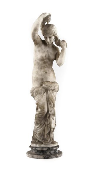 SCULTPTURE EN MARBRE BLANC Sculpture en marbre blanc représentant une femme dénudée...