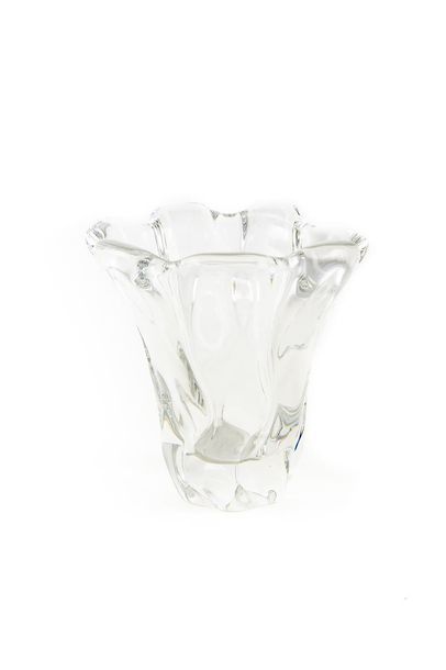 DAUM DAUM Vase en cristal à bord ourlet, signé DAUM France H. : 17 cm