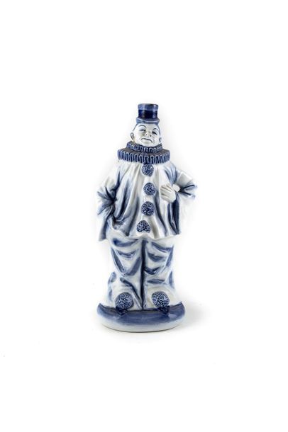 Bougeoir en porcelaine Bougeoir en porcelaine bleue et blanche représentant un pierrot....