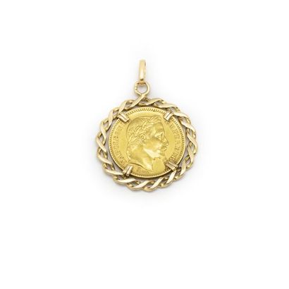 NAPOLEON en or Un Napoléon en or monté en pendentif poids : 8,85 gr