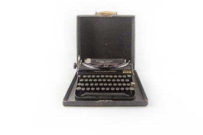 REMINGTON REMINGTON Machine à écrire portable modèle 5T